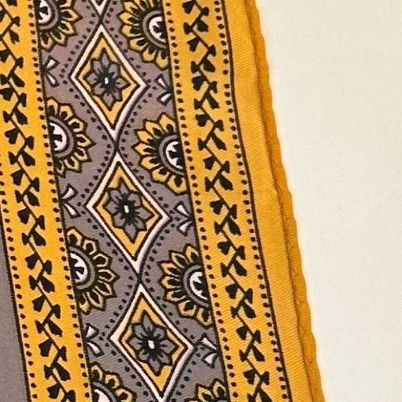 VTG 1970s-80s Taupe & Gold Floral Geometric Print Acetate Square Scarf - Picture 4 of 5